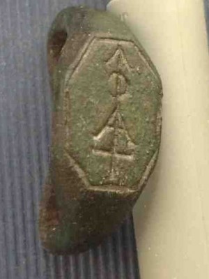 Siegelring aus Bronze mit Hausmarke, Mittelalter-frühe Neuzeit
