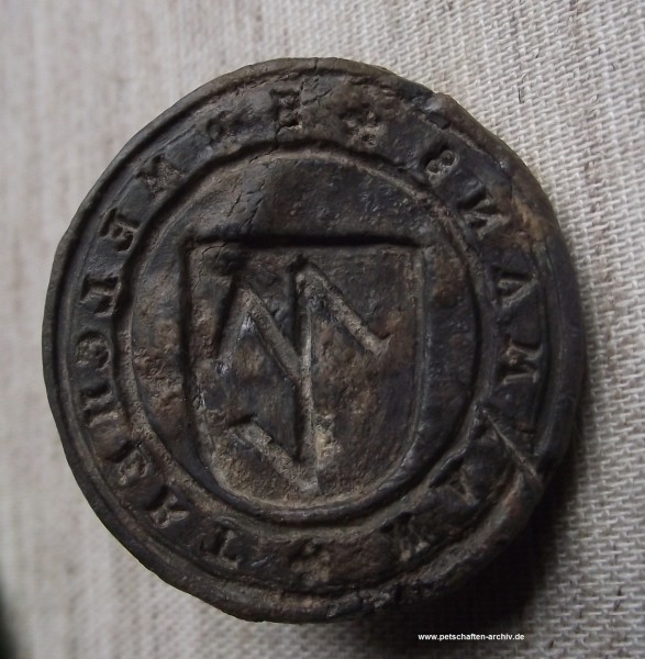 Siegel des Melchert Harmans aus bleiähnlichem Material mit Hausmarke im Wappen, etwa 16./17.Jh.