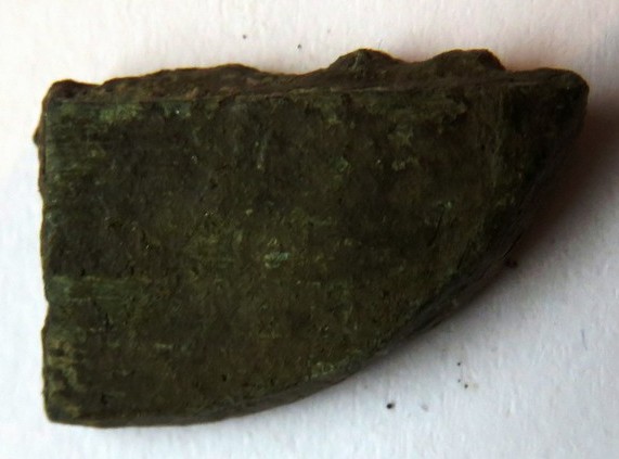 Fragment eines Siegelstempels mit gotischen Buchstaben