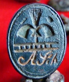 neuzeitliches Petschaft, Motiv: Symbole eines Schornsteinfegers und dessen Initialen